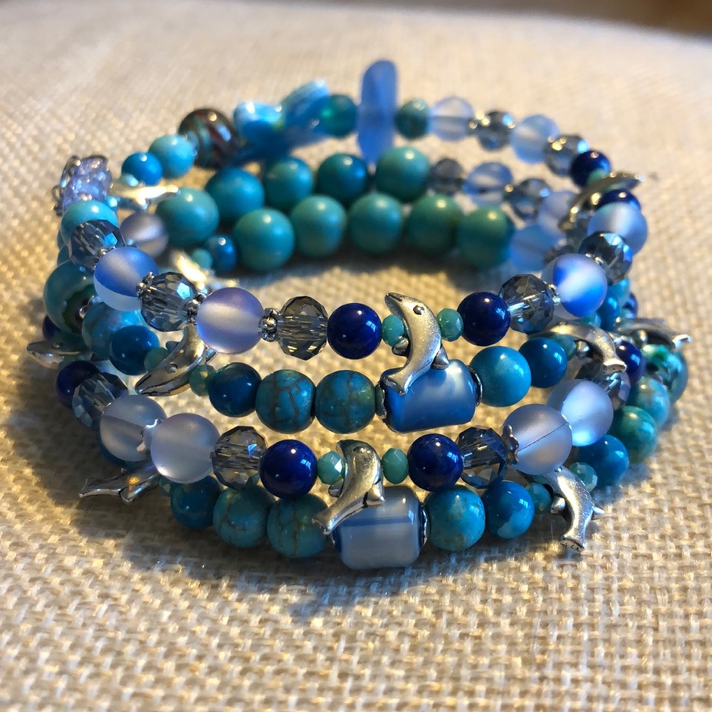 Handcrafted Dolphin gemstone bracelet - Picture 2 of 7